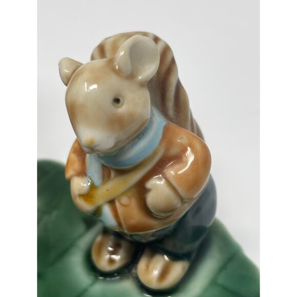 Vintage Porcelain Squirrel Family Figurine – Storybook Style Woodland Scene - Picture 4 of 9